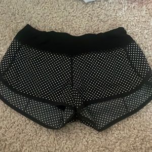 black and white polka dot lulu lemon shorts. 2.5 inseam